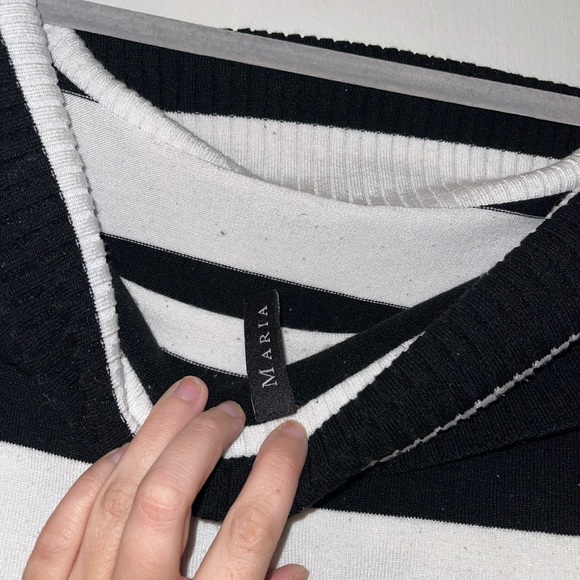 🔴Black and white striped off the shoulder sweater - Picture 4 of 4